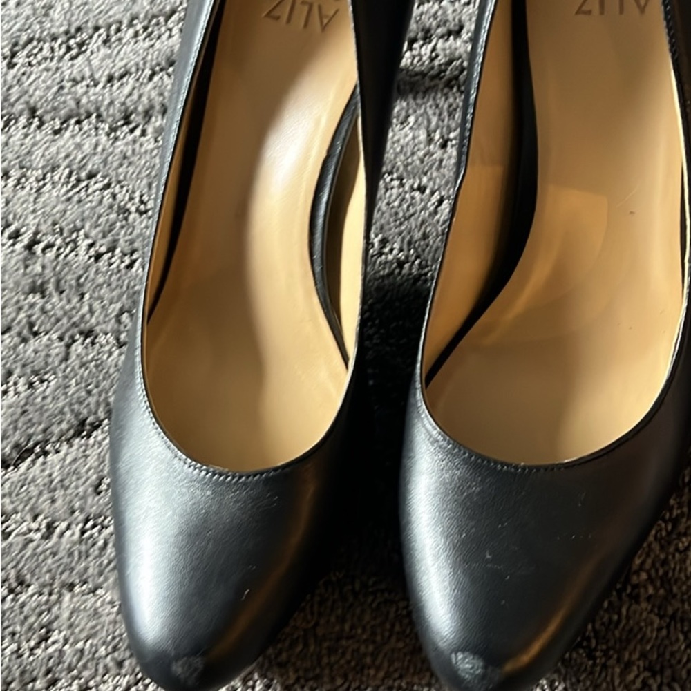 Naturalizer Black Leather Heels Pumps